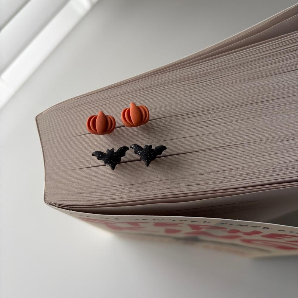 Halloween Earrings - Picture 2 of 3